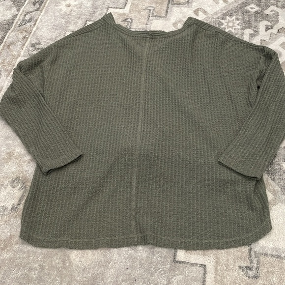 🖤Wishlist Button Up Knotted Long Sleeve Tee🖤 - Picture 2 of 3